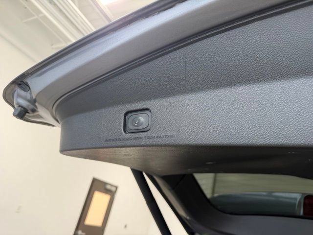 Used 2014 Ford Explorer XLT w/ Equipment Group 201A AWD/4WD image 34