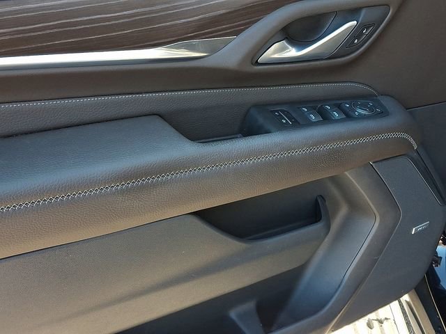 Used 2022 GMC Yukon Denali w/ Denali Premium Package AWD/4WD image 12