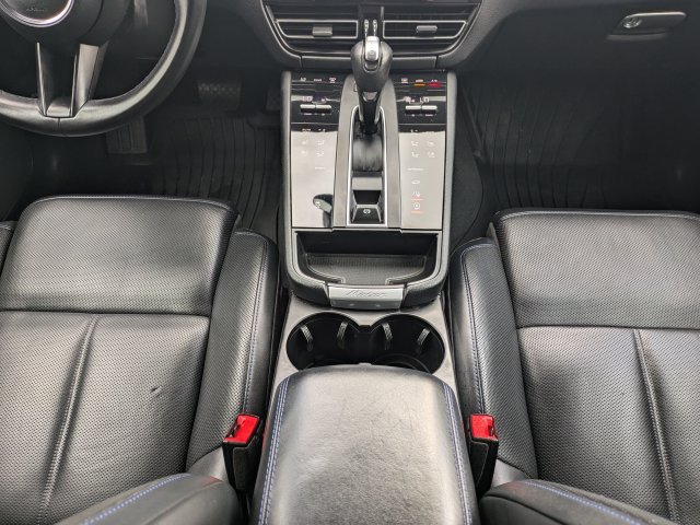 Used 2023 Porsche Macan AWD/4WD image 19