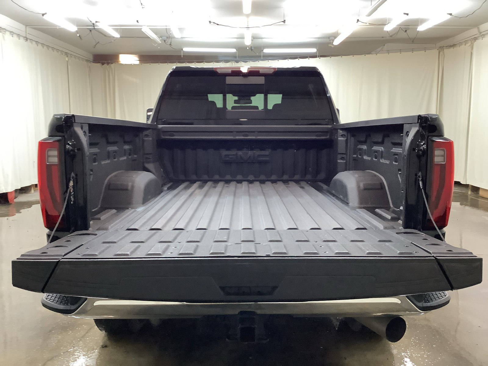 Used 2025 GMC Sierra 2500 SLT w/ SLT Premium Package AWD/4WD image 8