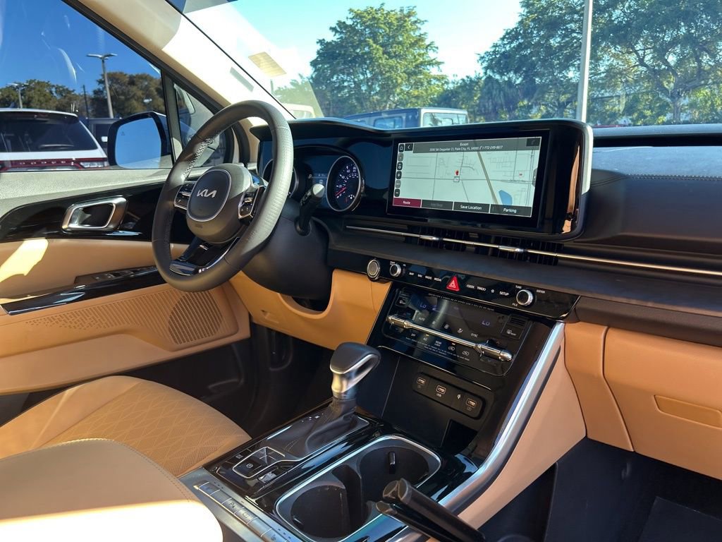 Used 2023 Kia Carnival EX image 24