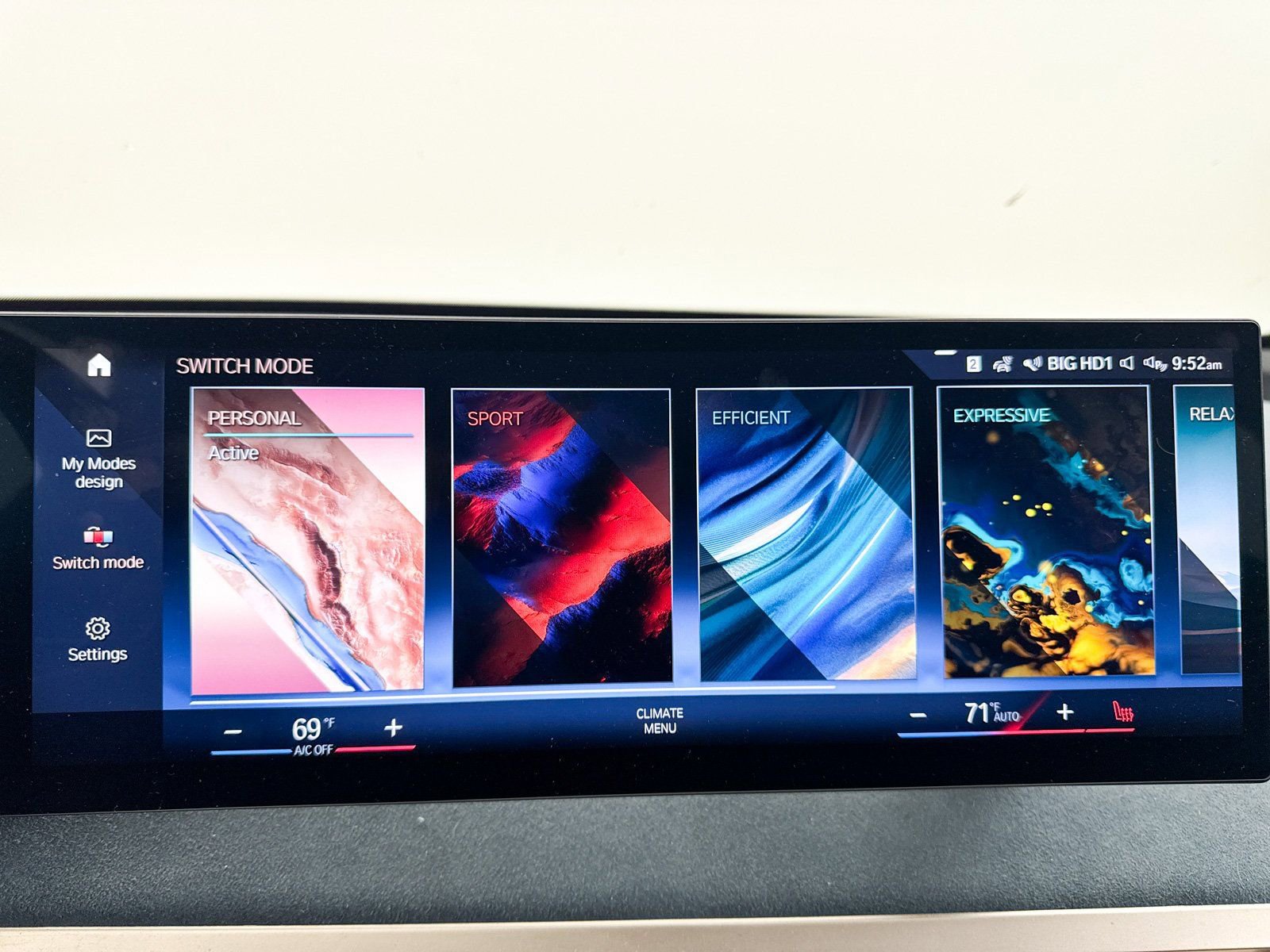 Used 2022 BMW iX xDrive50 w/ Premium Package image 11