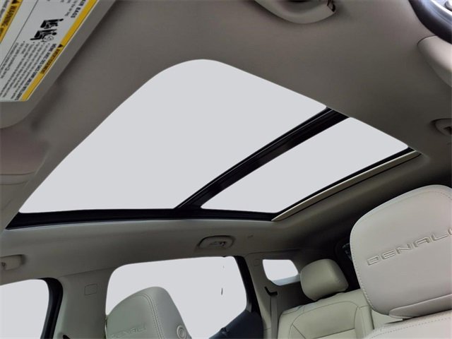 Used 2023 GMC Terrain Denali w/ Denali Premium Package image 18