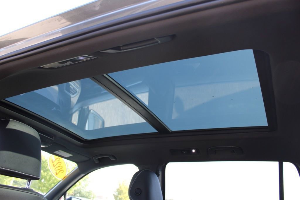 Used 2022 Volkswagen Tiguan SE R-Line image 29