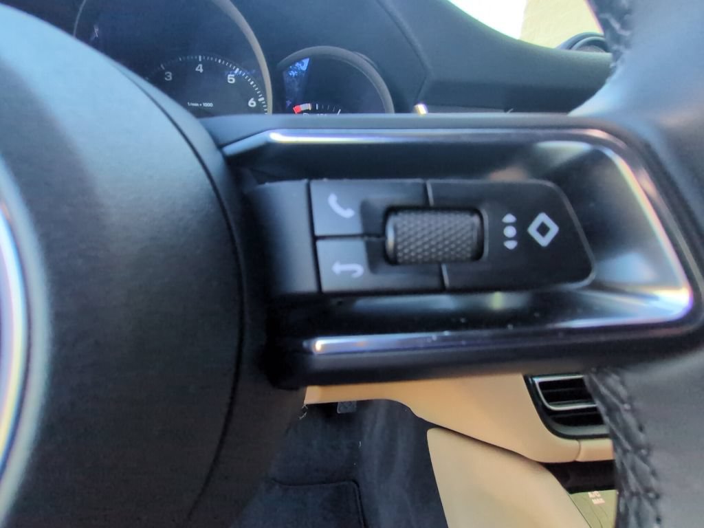 Used 2026 Porsche Macan AWD/4WD image 13