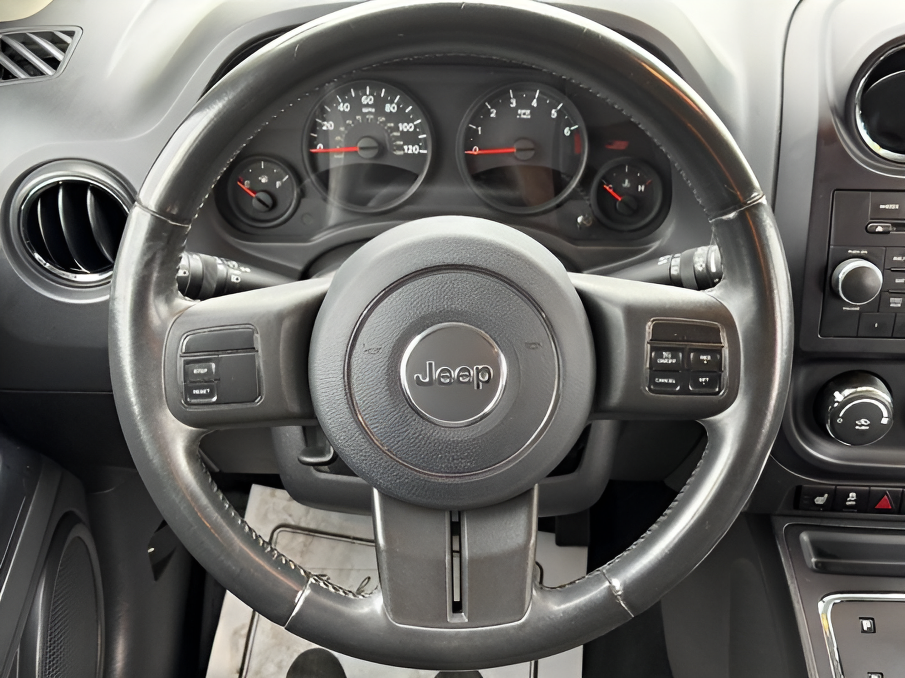 Used 2012 Jeep Compass Latitude w/ Sun/Sound Group FWD image 14