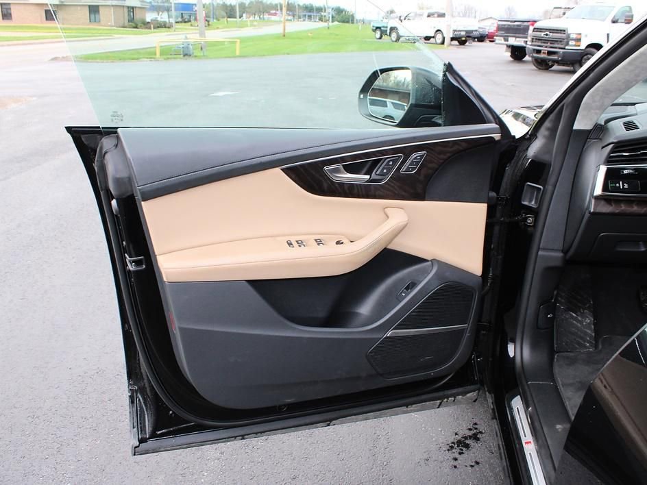 Used 2022 Audi Q8 Prestige AWD/4WD image 11