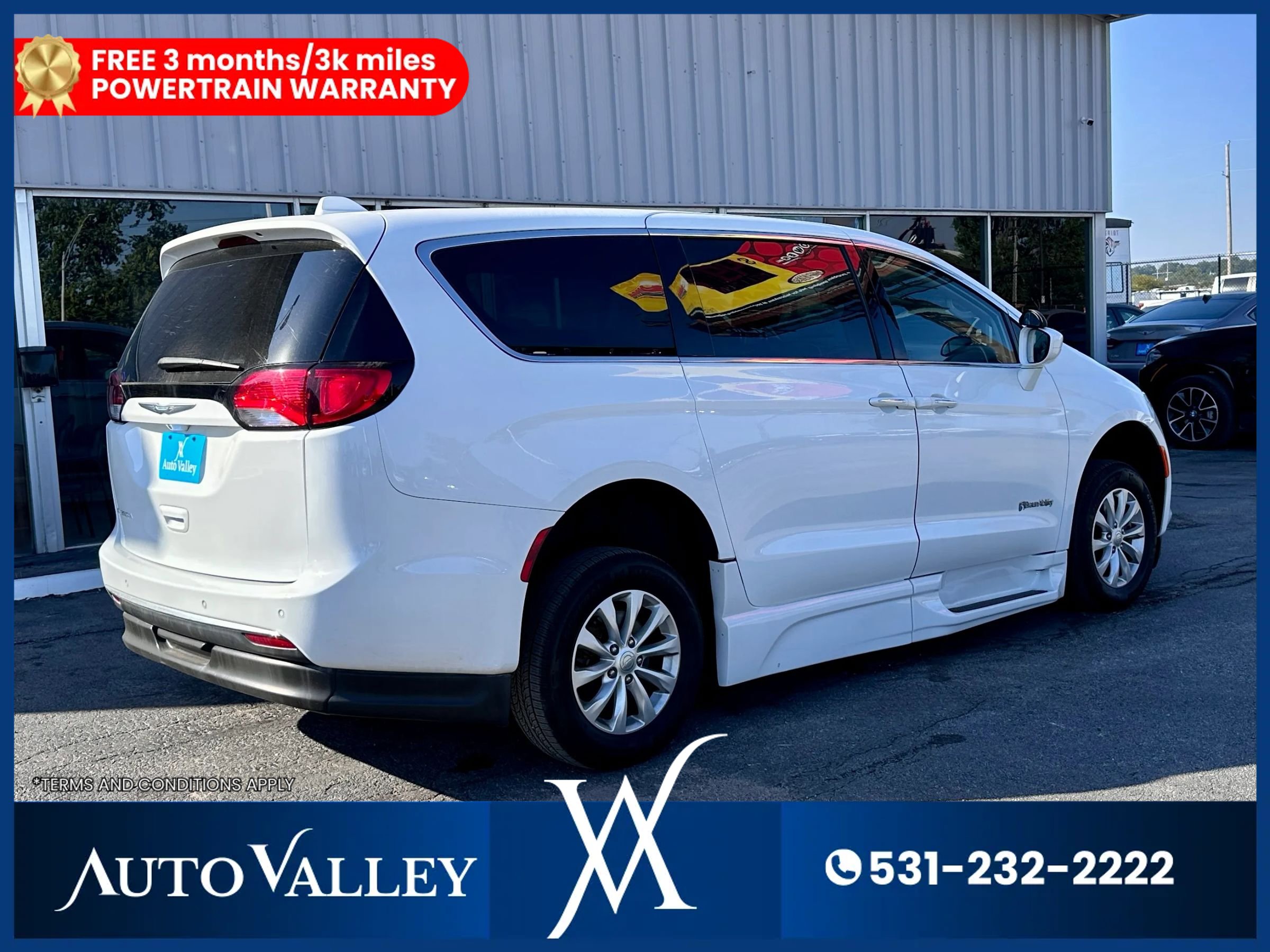 Used 2018 Chrysler Pacifica Touring Plus FWD image 8