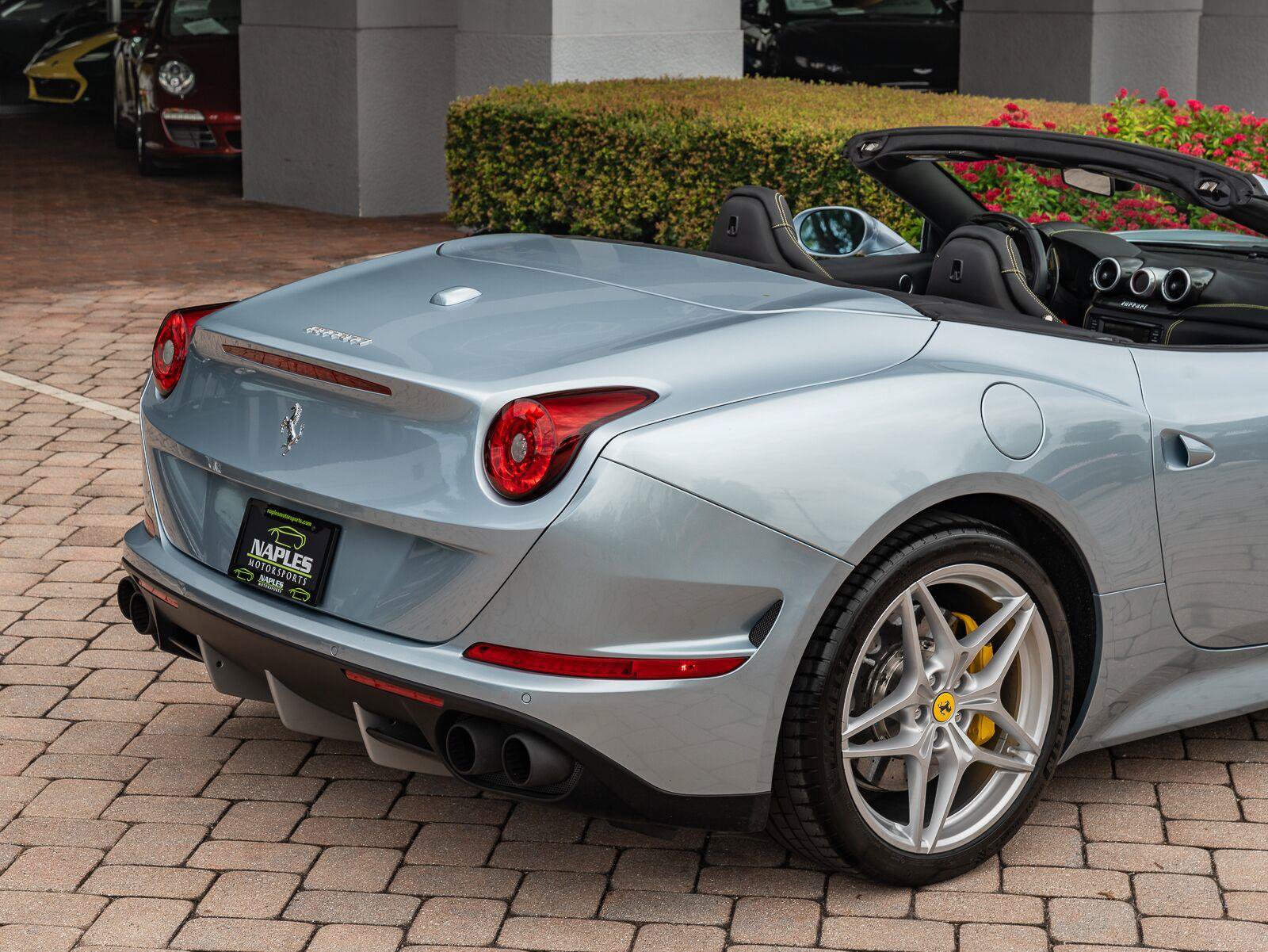 Used 2016 Ferrari California T RWD image 59