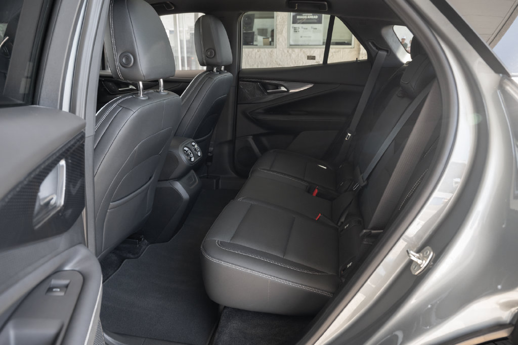 Used 2024 Chevrolet Blazer EV LT AWD/4WD image 33
