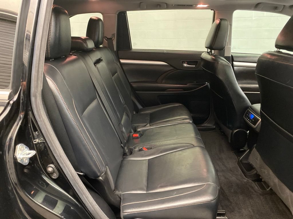 Used 2017 Toyota Highlander XLE w/ Carpet Mat Package FWD image 26