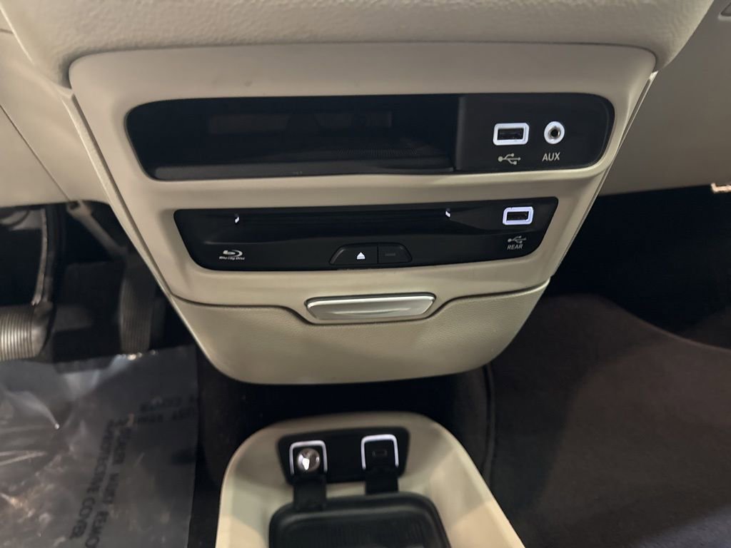 Used 2017 Chrysler Pacifica Limited w/ UConnect Theater Package image 27