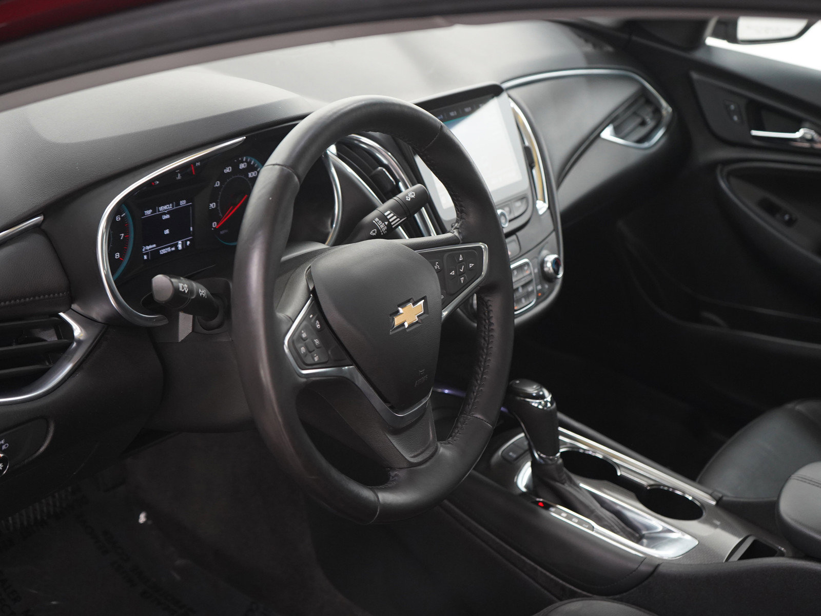Used 2019 Chevrolet Malibu LT w/ Leather Package FWD image 19
