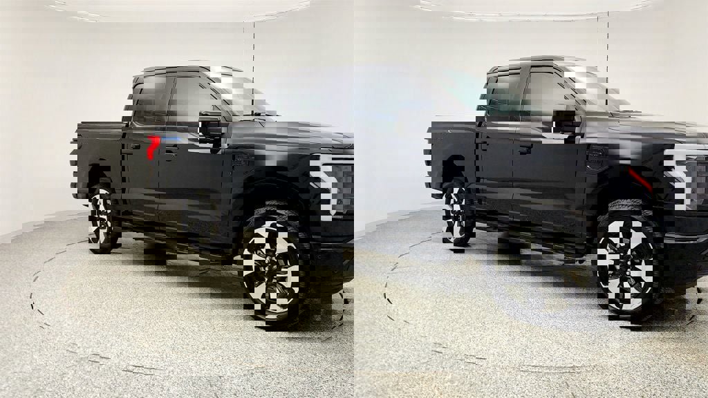 Used 2023 Ford F150 Lightning Platinum image 3