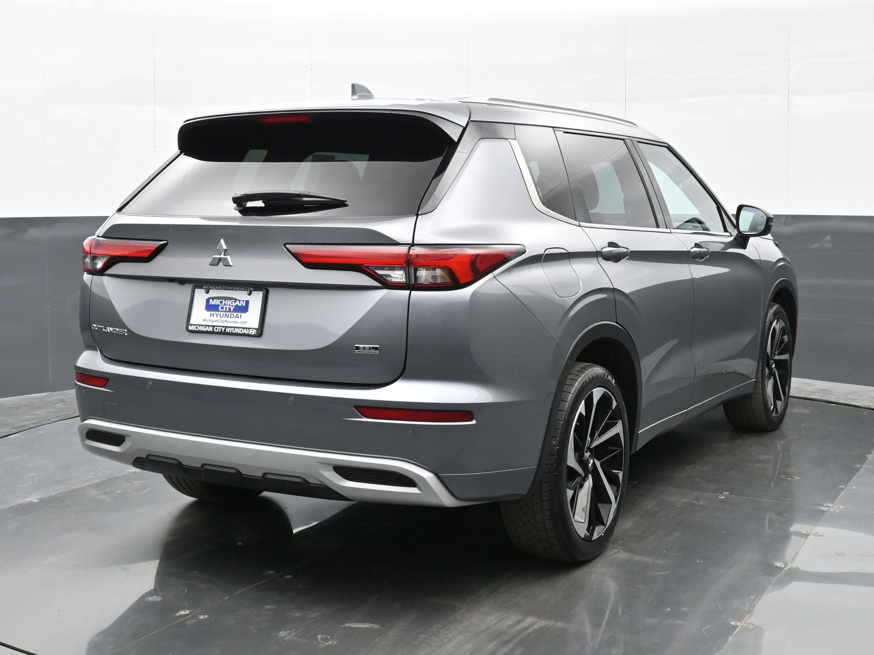 Used 2022 Mitsubishi Outlander SEL image 4