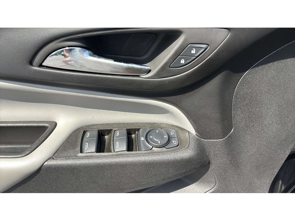 Used 2024 Chevrolet Equinox LS w/ Midnight Edition FWD image 18