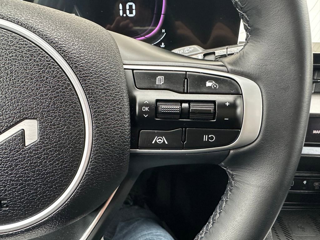 Used 2025 Kia Sportage EX image 4
