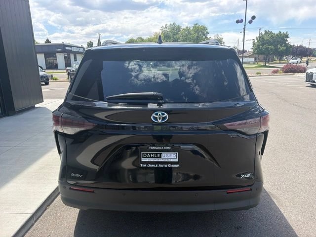 Used 2025 Toyota Sienna XLE FWD image 6