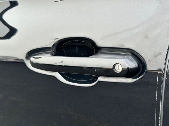 Used 2021 Toyota Highlander L image 12