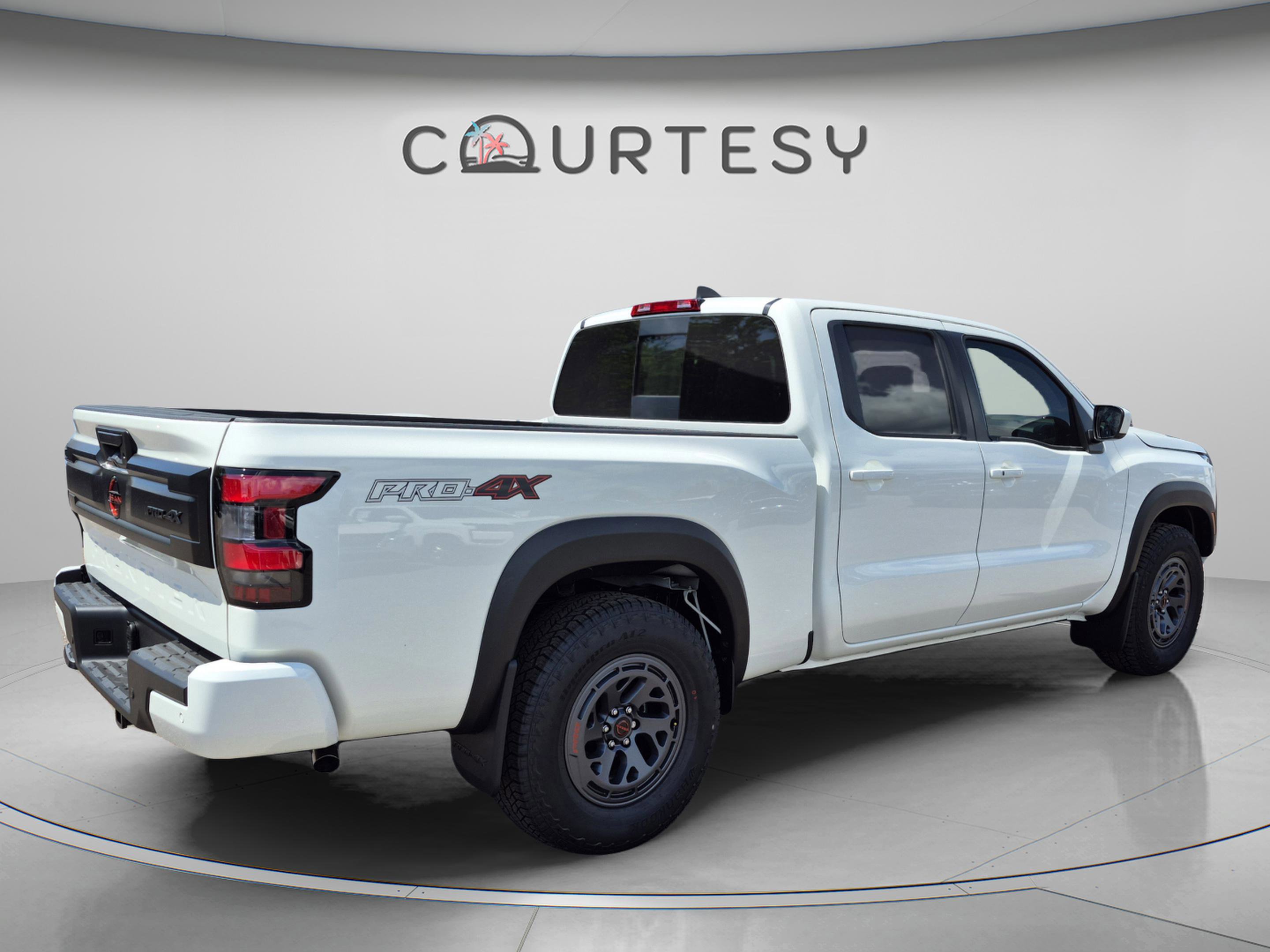 New 2026 Nissan Frontier PRO-4X w/ Tow Package AWD/4WD image 6
