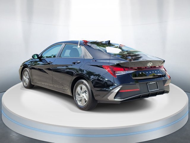 Certified 2026 Hyundai Elantra SE w/ Cargo Package FWD image 3
