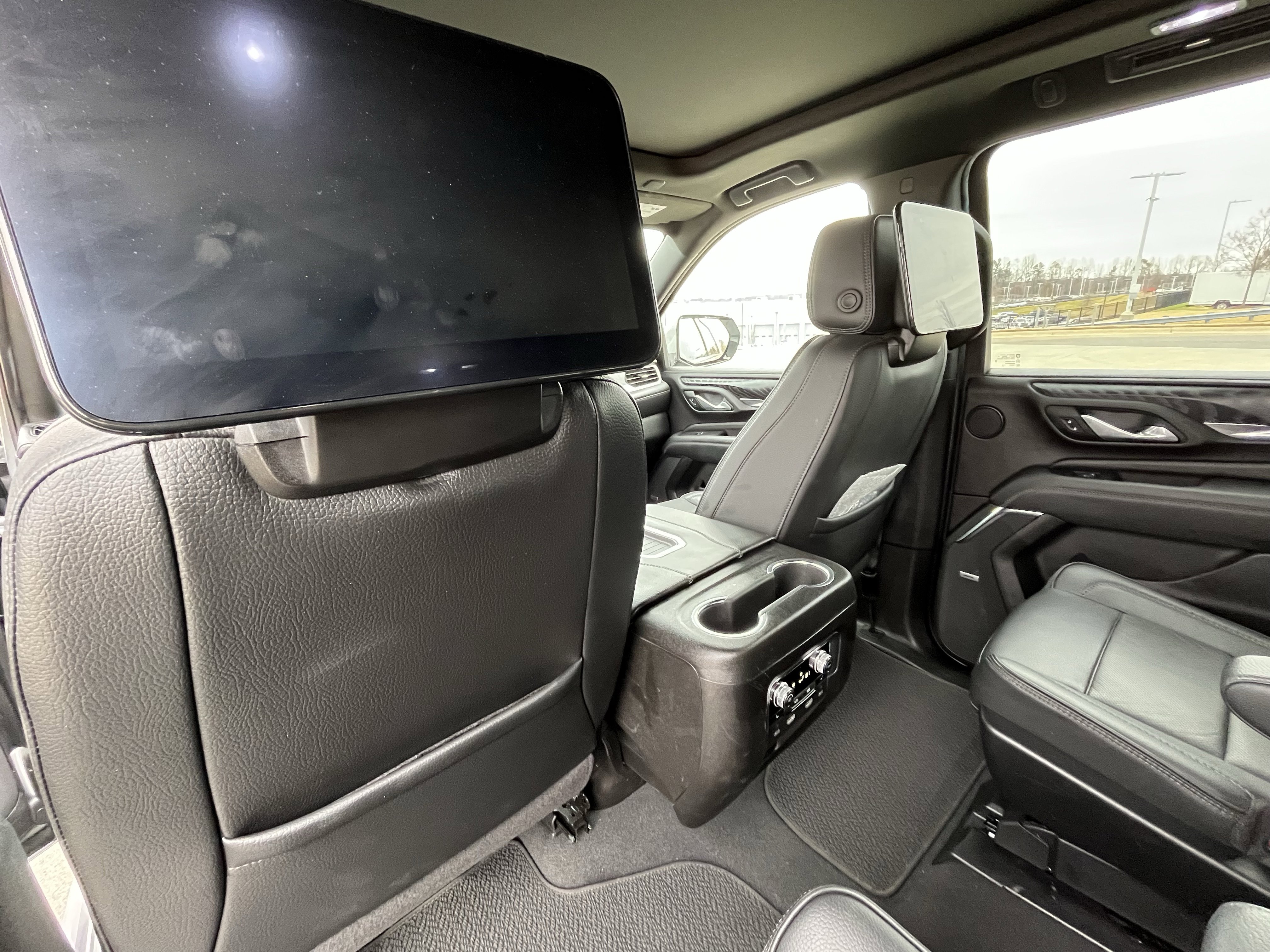 Used 2024 GMC Yukon XL Denali w/ Advanced Technology Package image 31