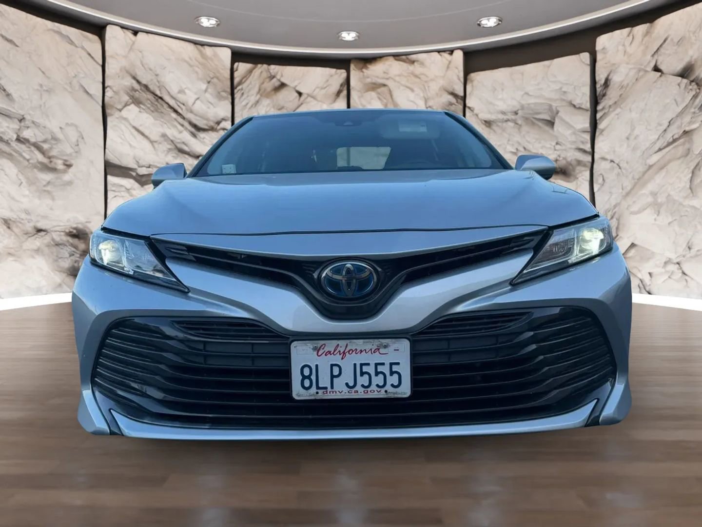 Used 2019 Toyota Camry LE FWD image 2