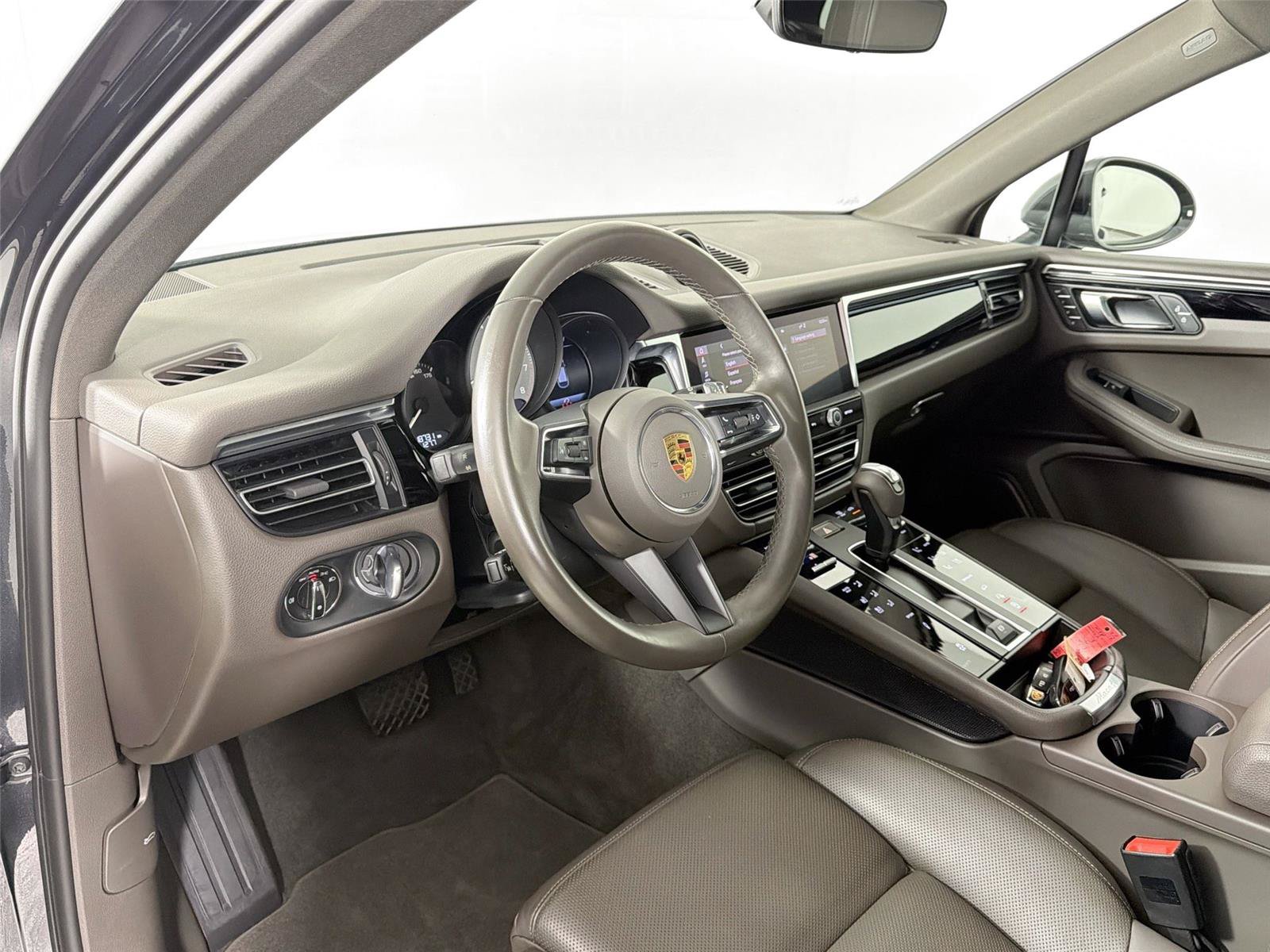 Certified 2023 Porsche Macan S AWD/4WD image 4