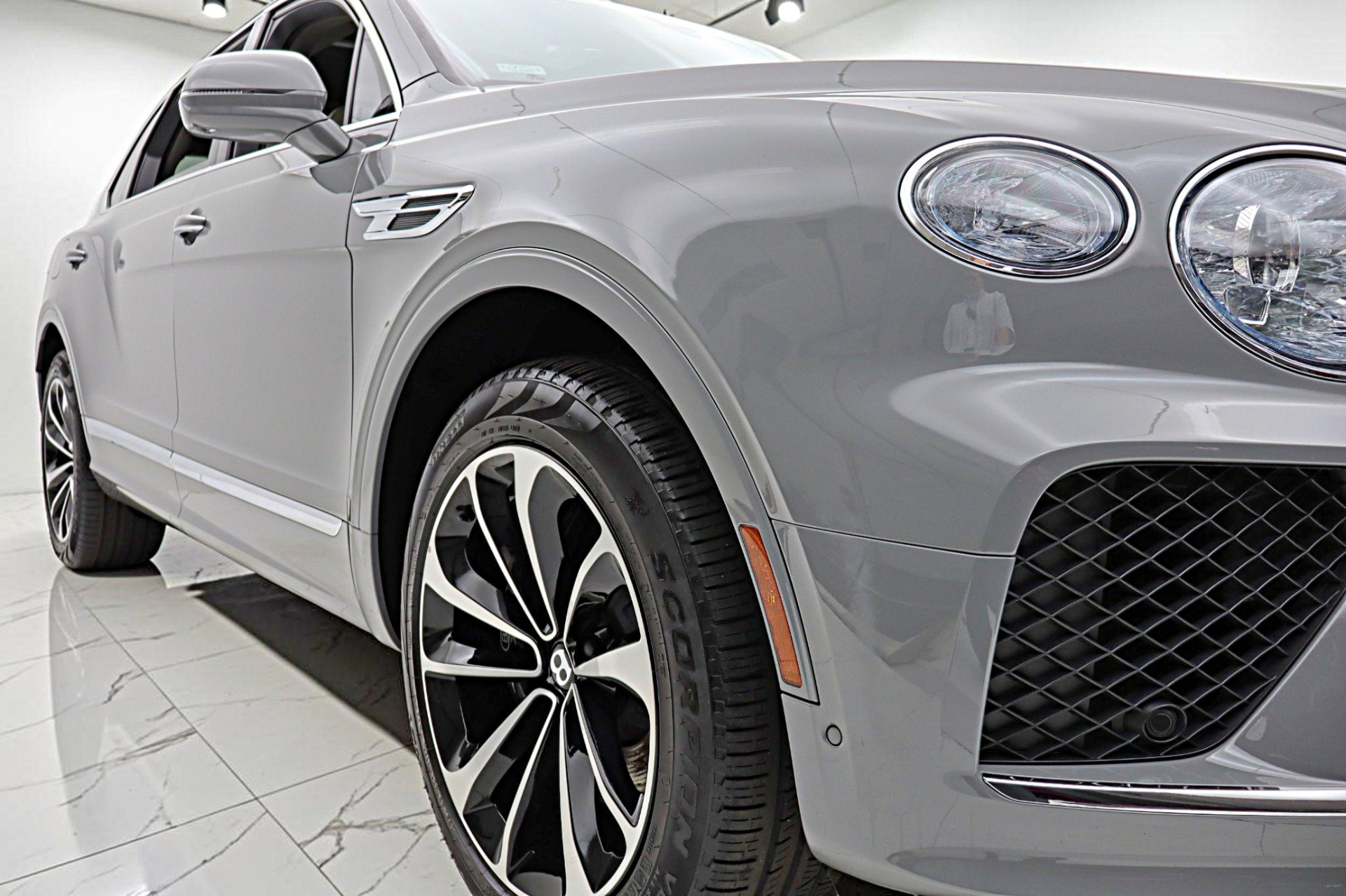Used 2024 Bentley Bentayga Extended Wheelbase AWD/4WD image 24