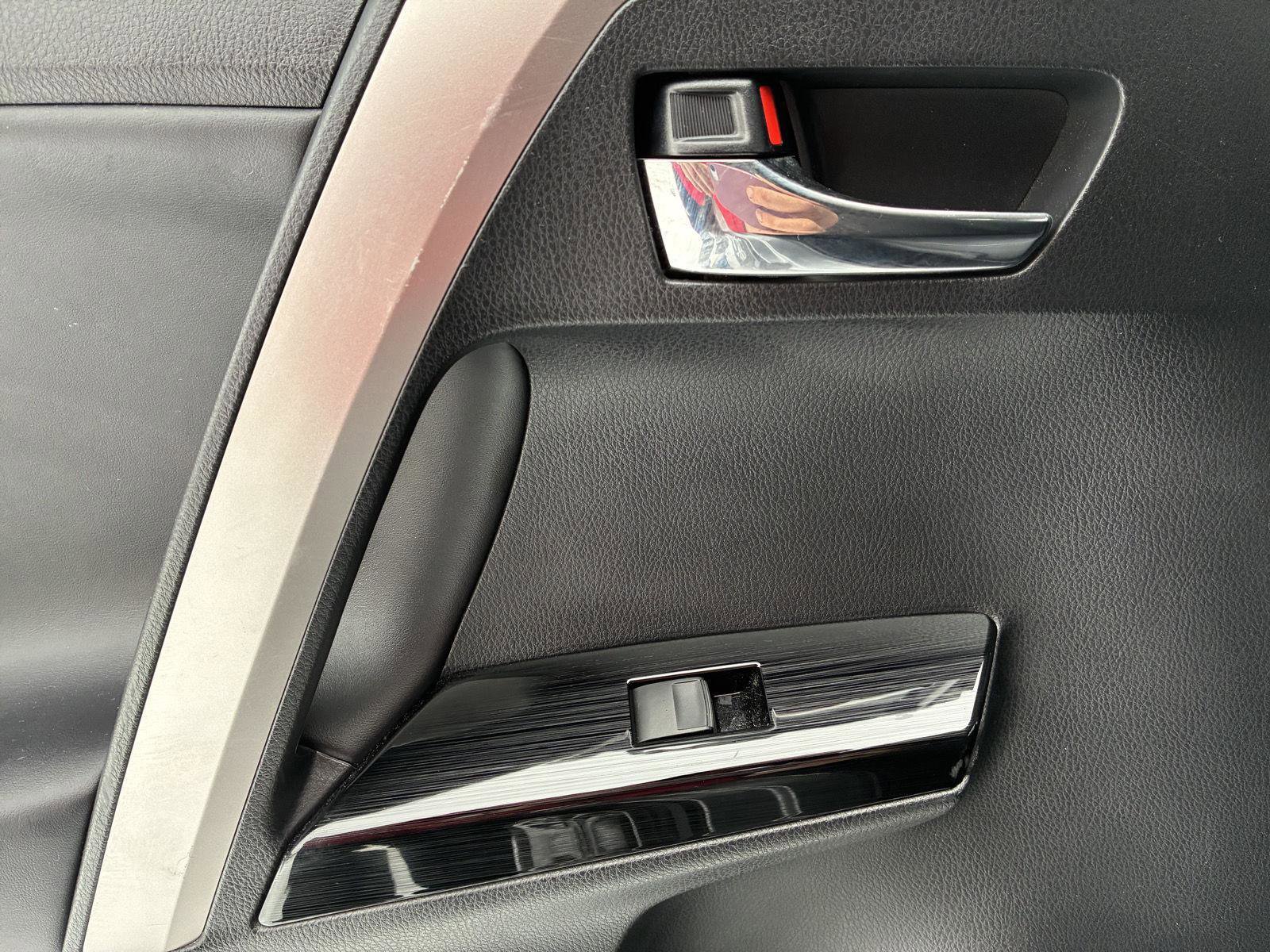 Used 2018 Toyota RAV4 Limited image 29