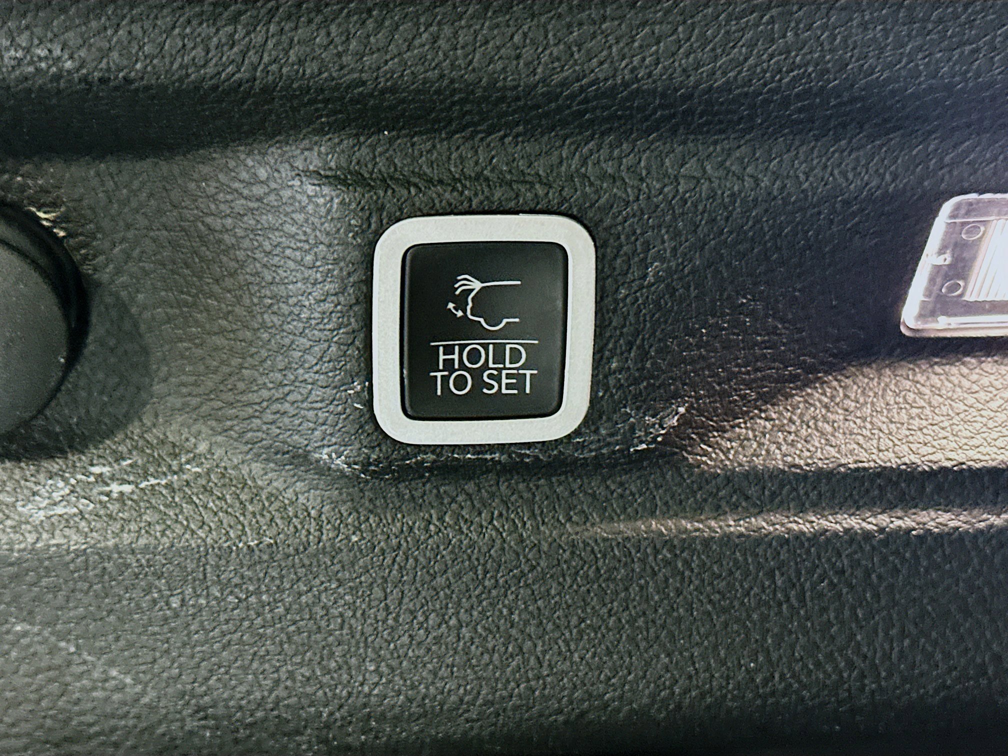 Used 2024 Jeep Grand Cherokee L Laredo image 32