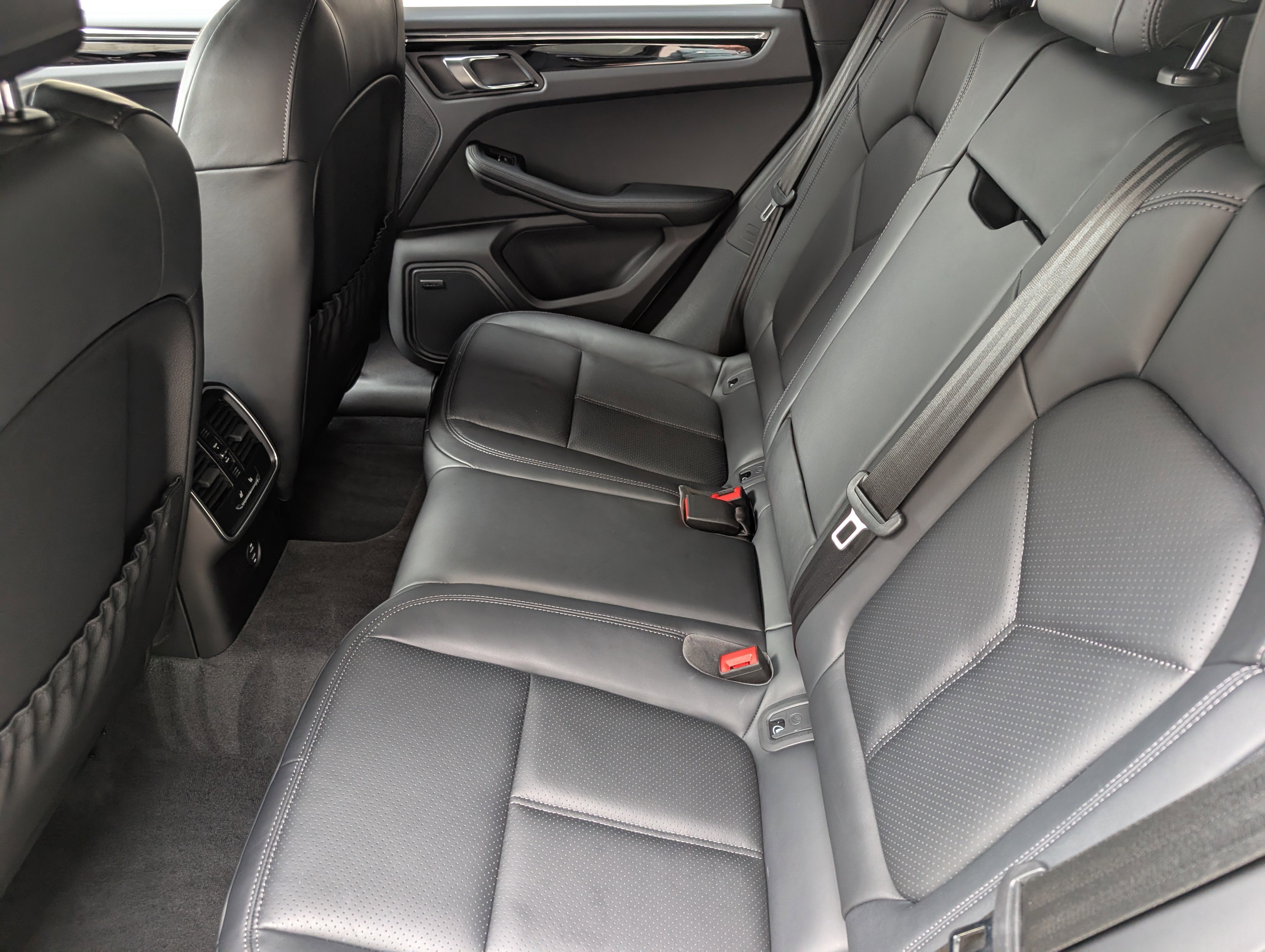 Certified 2025 Porsche Macan image 22