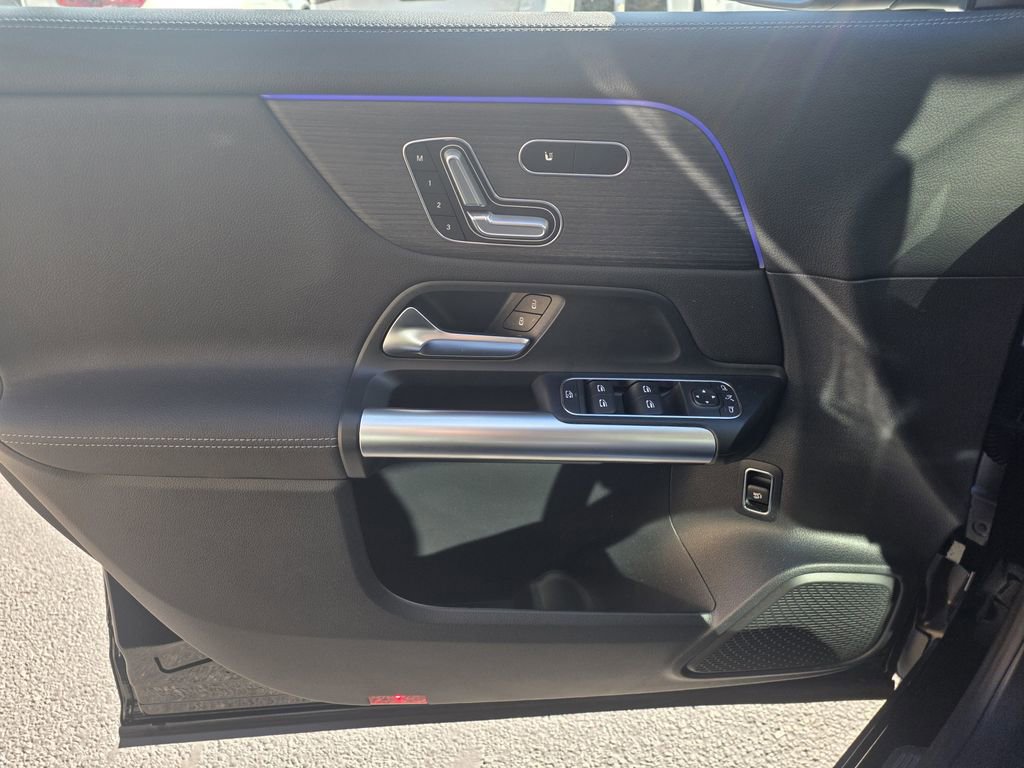 Certified 2025 Mercedes-Benz GLA 250 4MATIC image 33