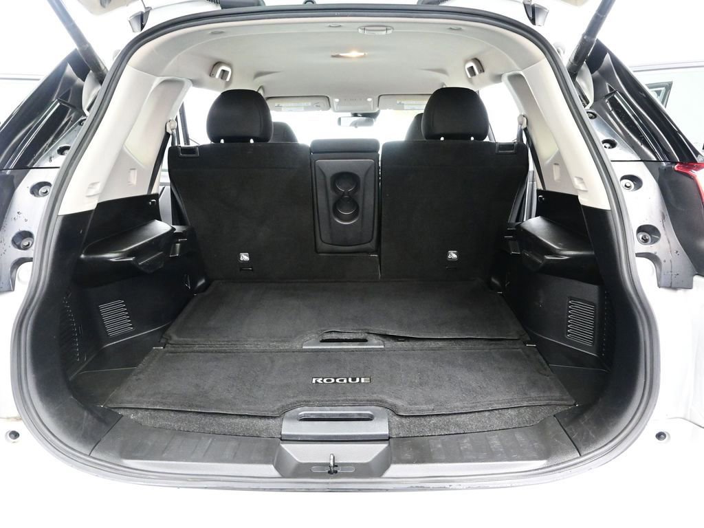 Used 2019 Nissan Rogue SV image 11