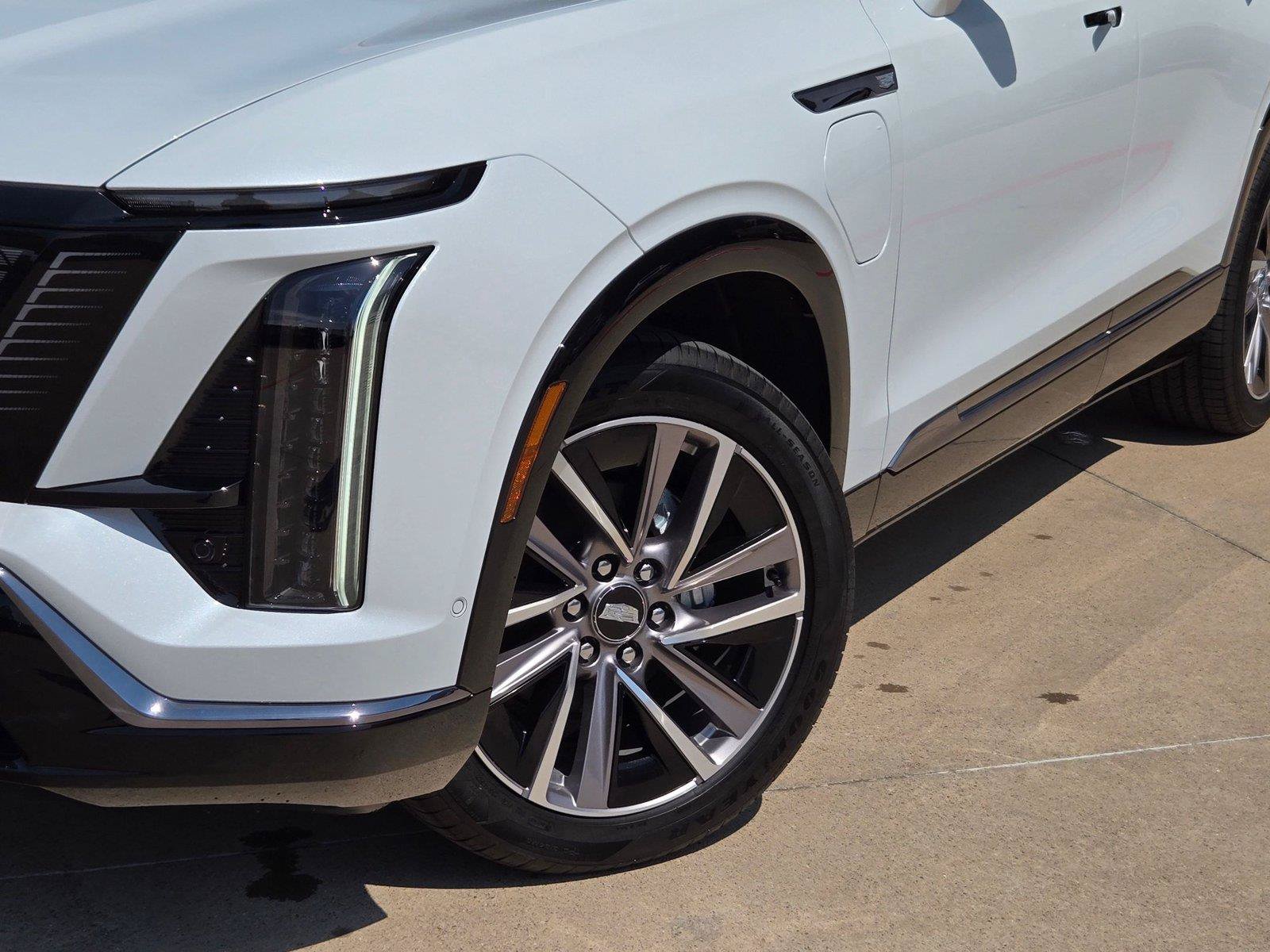 New 2027 Cadillac Vistiq Sport w/ LPO, Floor Liner Package AWD/4WD image 7