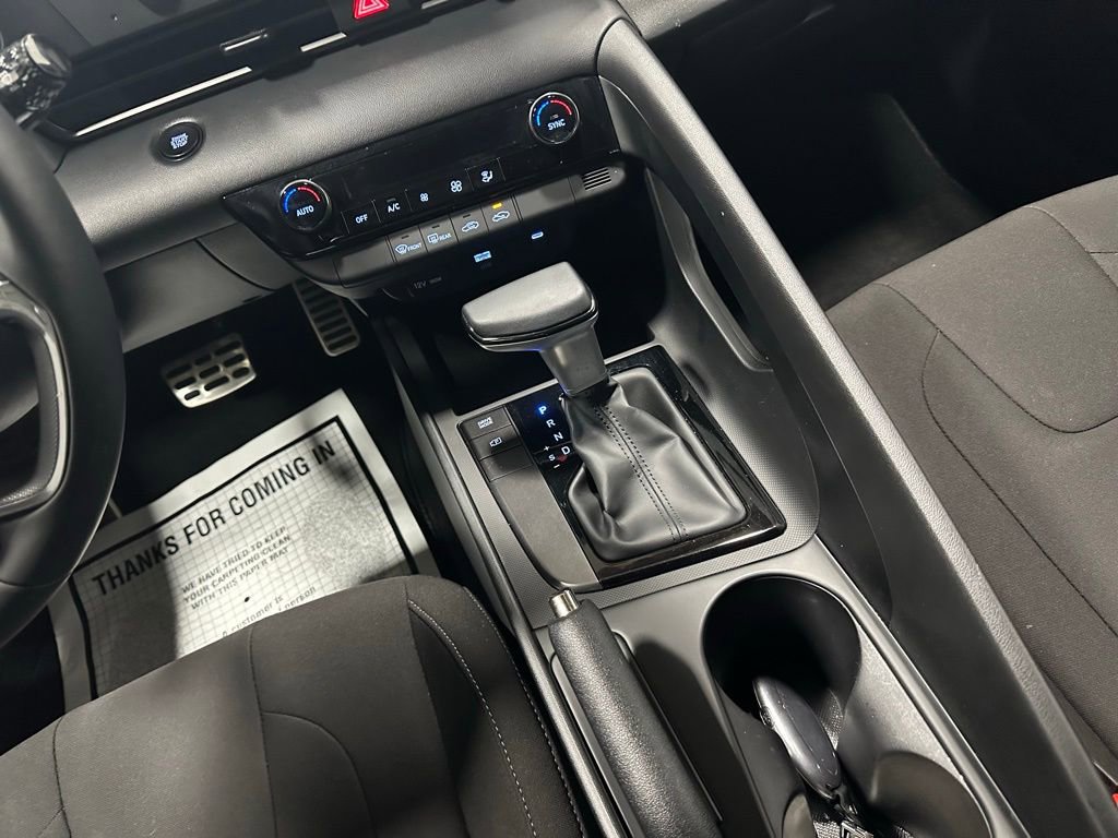 Used 2025 Hyundai Elantra Sport image 32