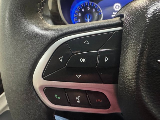 Used 2024 Chrysler Pacifica Limited image 17