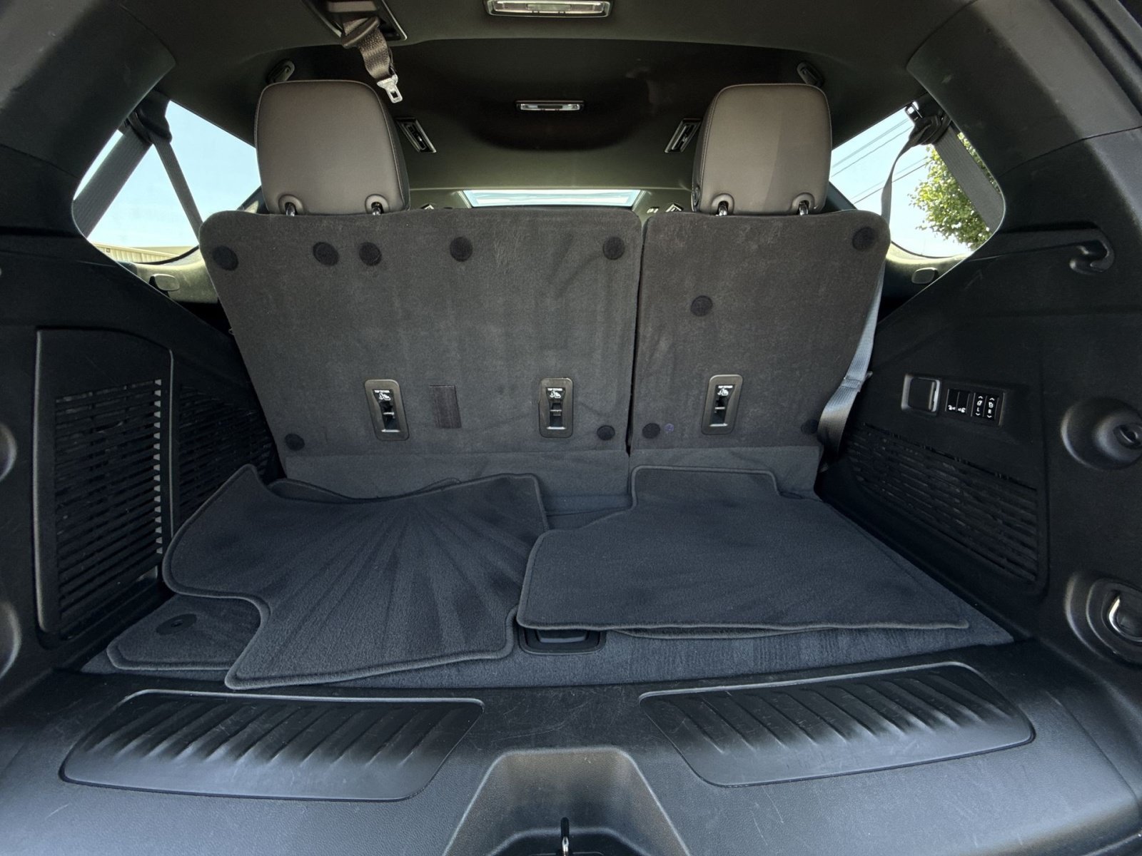 Used 2023 GMC Yukon SLT w/ SLT Premium Package RWD image 27