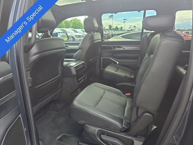 Used 2022 Jeep Wagoneer Series II AWD/4WD image 30