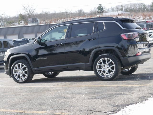Used 2024 Jeep Compass Latitude image 4