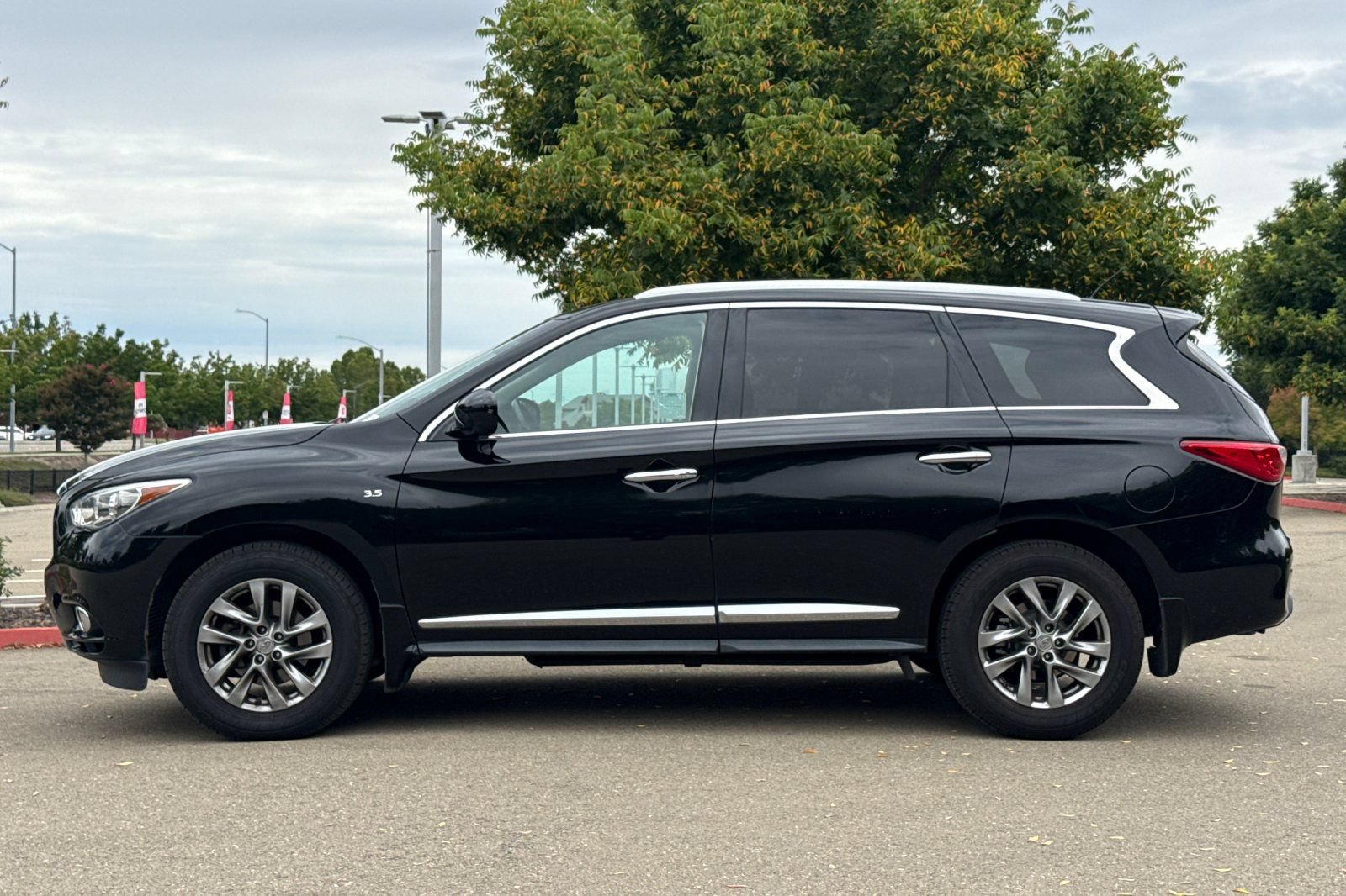 Used 2015 INFINITI QX60 Luxe w/ Premium Plus Package AWD/4WD image 7