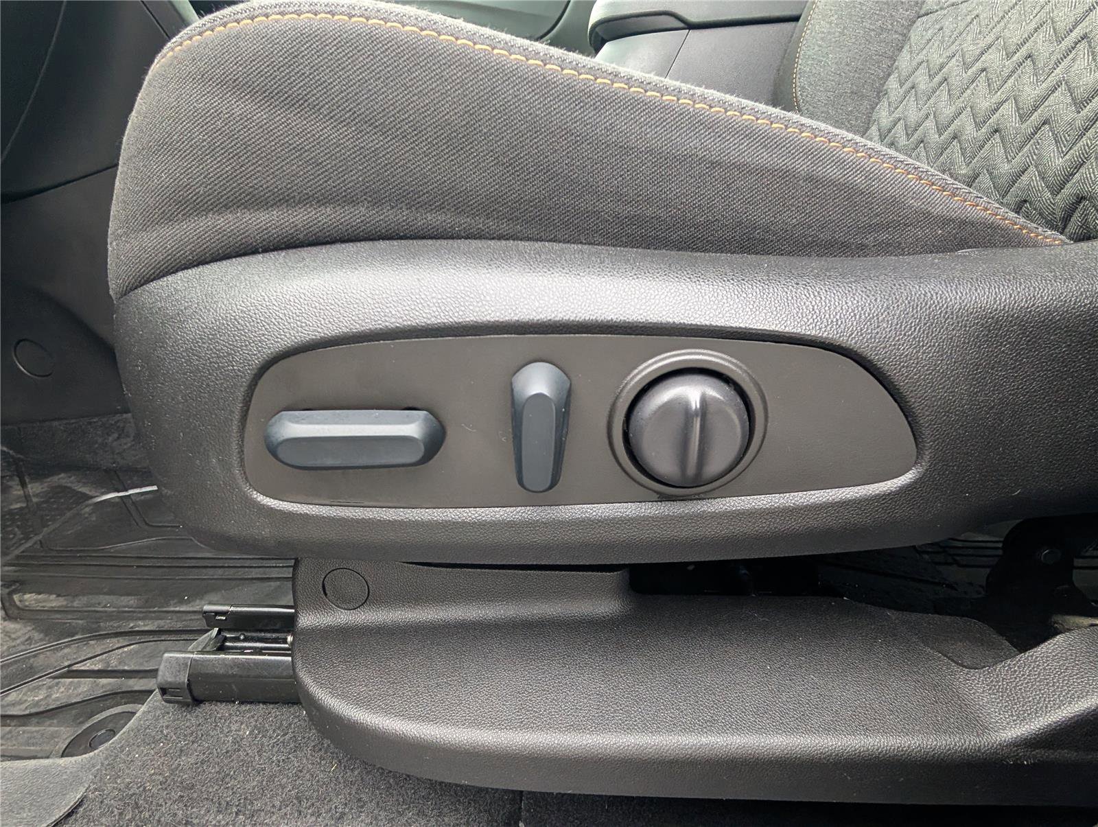 Used 2022 Chevrolet Equinox LT w/ LPO, Floor Liner Package image 19