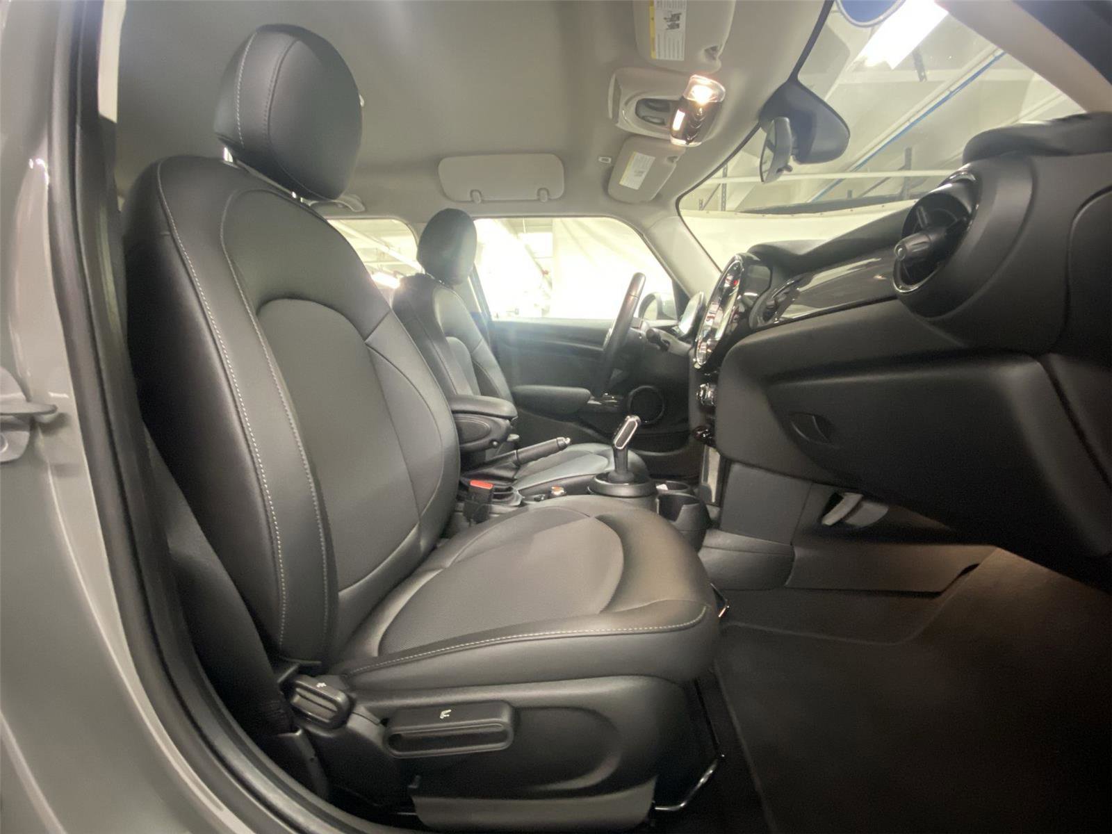 Used 2022 MINI Cooper 4-Door Hardtop FWD image 28