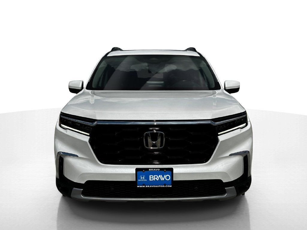 Used 2025 Honda Pilot Touring image 9