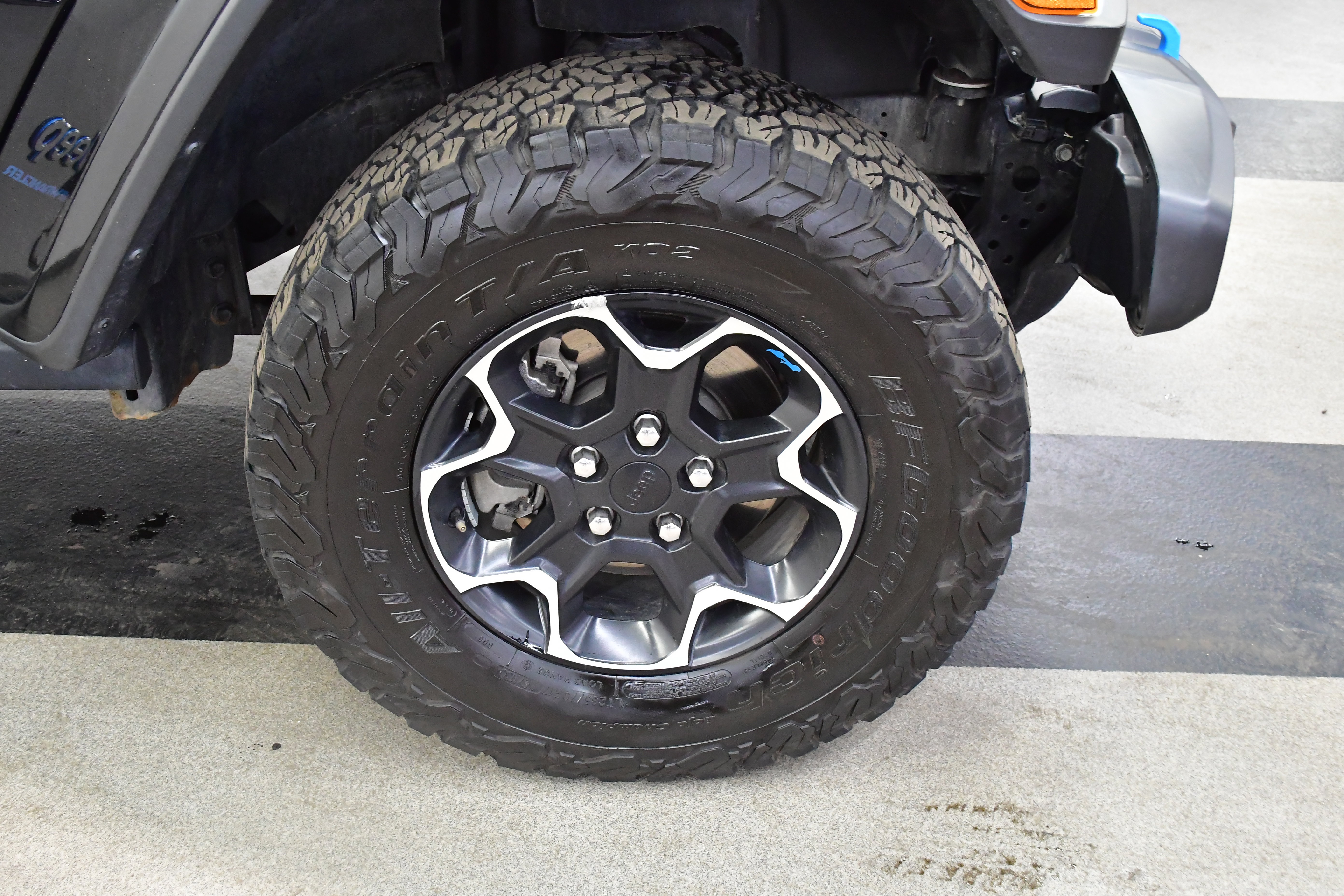 Used 2023 Jeep Wrangler Unlimited Rubicon 4xe w/ Cold Weather Group AWD/4WD image 38