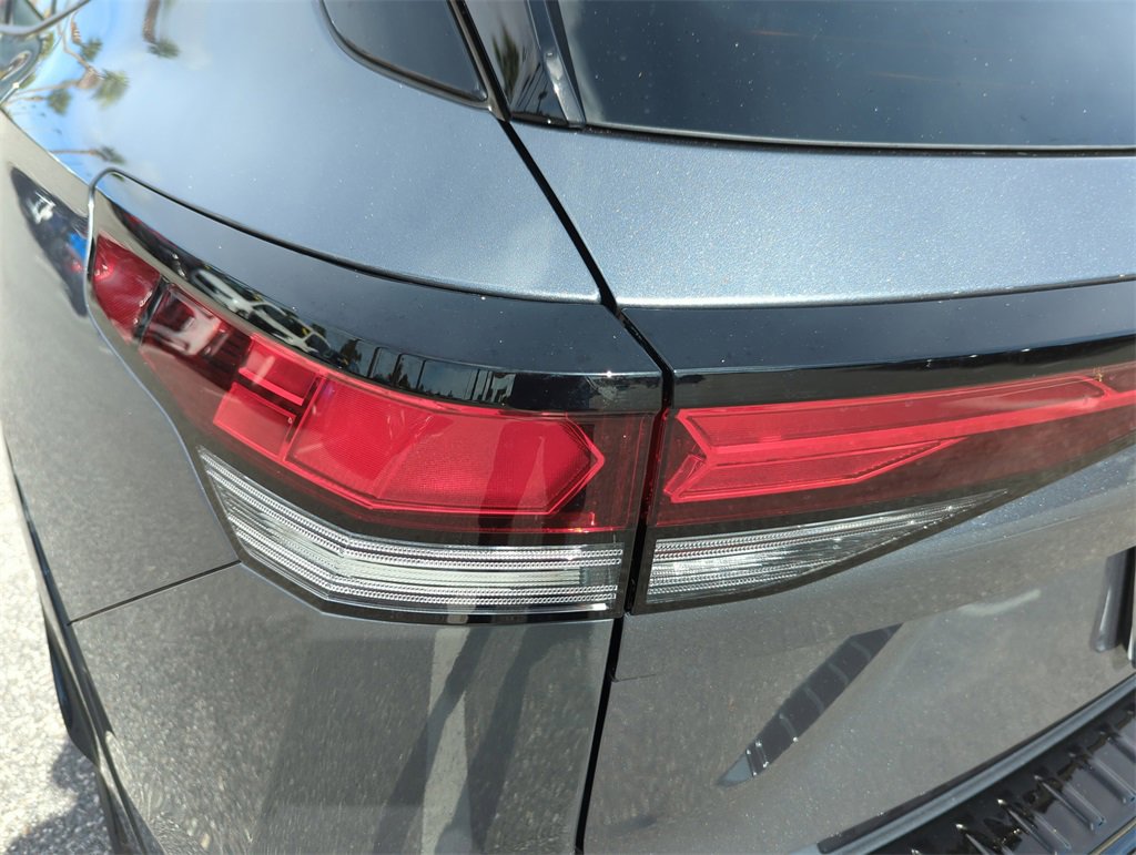 New 2025 Volkswagen Tiguan SE R-Line image 14