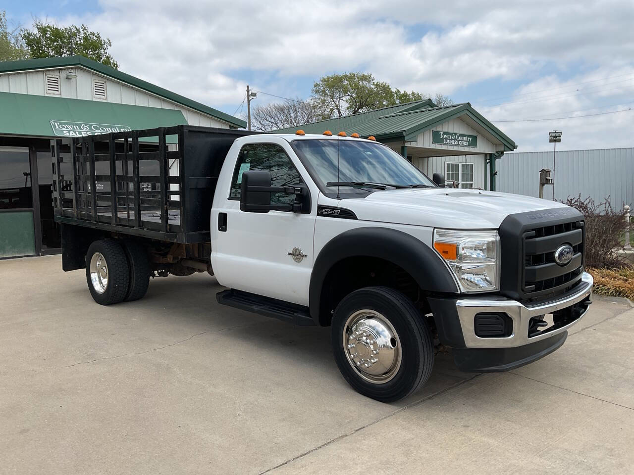 Used 2012 Ford F550 4X2 2dr Regular Cab 140.8 200. w/ Payload Upgrade Pkg image 17