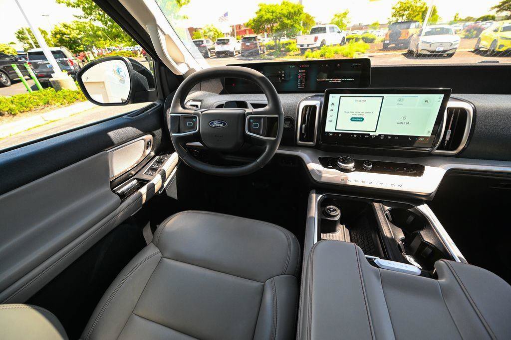 Certified 2025 Ford Expedition Active AWD/4WD image 33