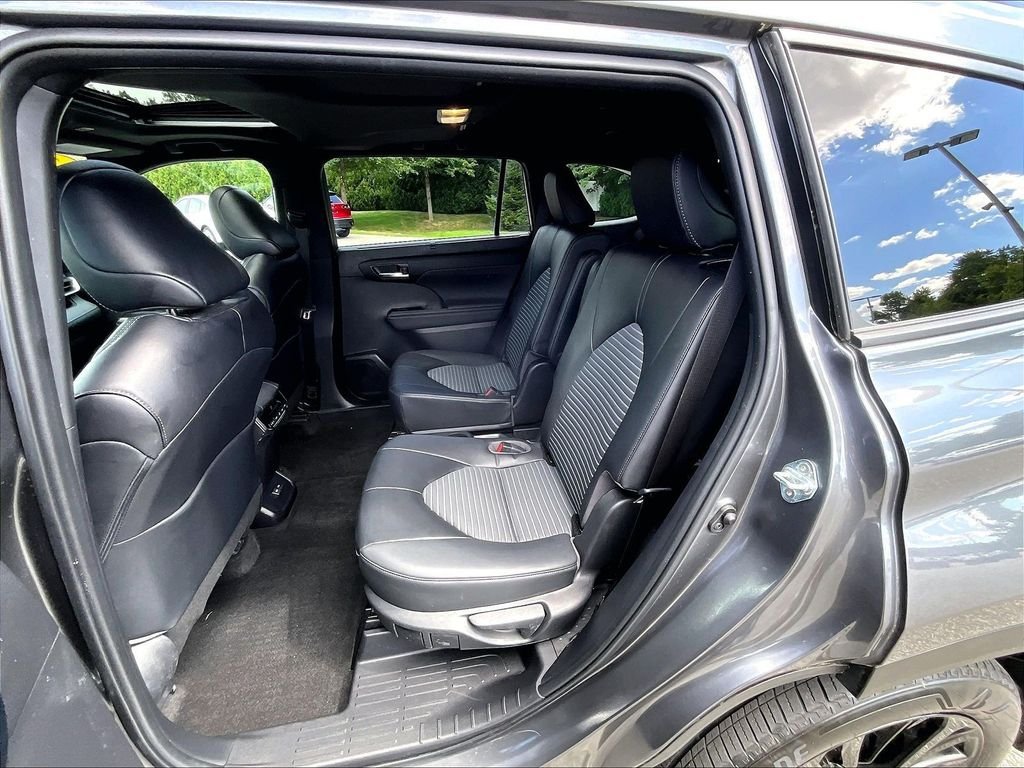 Used 2023 Toyota Highlander XSE AWD/4WD image 15