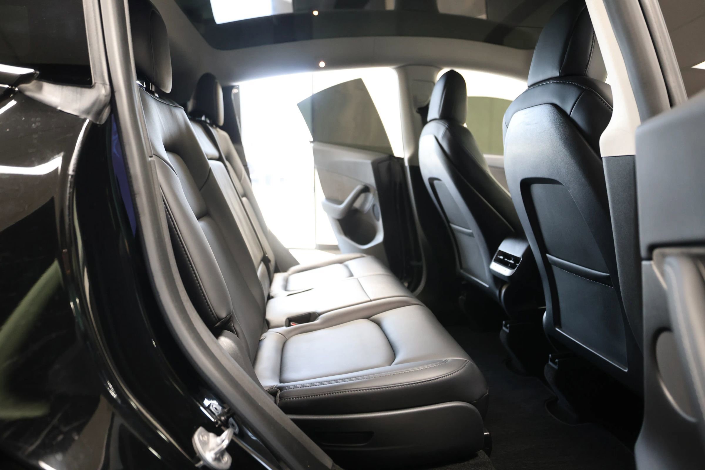 Used 2021 Tesla Model Y Long Range image 45